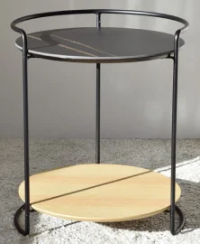 Mesa auxiliar estructura en negro y base madera de roble natural