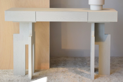 Consola un cajón en roble tono blanco roto mate 