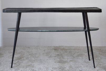 Consola de metal negro y balda de mármol verde 