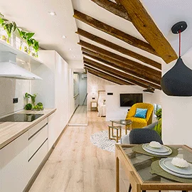 Decora tu buhardilla con muebles a medida