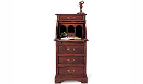 Bureau Clásico Georgiano