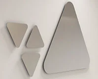 Espejo triangular con las puntas redondeadas Trian Espejo triangular con las puntas redondeadas Trian