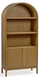 Vitrina de roble natural con dos puertas y parte superior redondeada