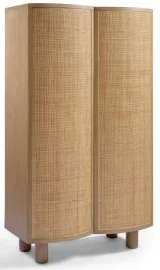 Armario de madera natural y ratán con puertas curvas Armario de madera natural y ratán con puertas curvas