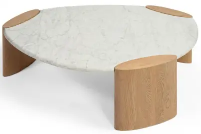 Mesa de centro irregular de roble y mármol
