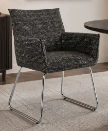 Sillón de acero y tapizado negro Evelyn