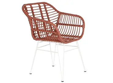 Silla ratan sintético rosa empolvado