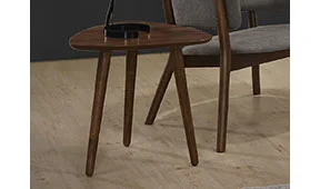 Mesa auxiliar triangular nórdica Gari Mesa auxiliar triangular nórdica Gari