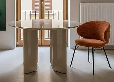 Mesa de comedor redonda lacada en topo alto brillo