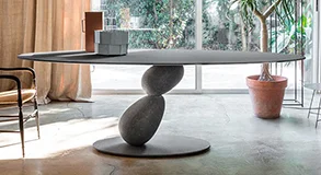 Mesa de comedor oval de piedra Matera by Mogg Mesa de comedor oval de piedra Matera by Mogg