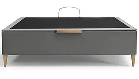 Canapé tapizado con patas de madera cónica Roomba