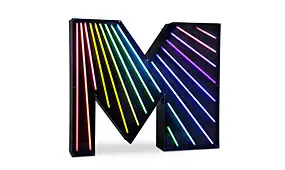 Aplique letra M multicolor