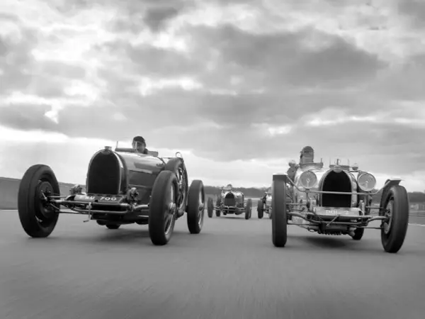 Grand prix racecars in historic car race