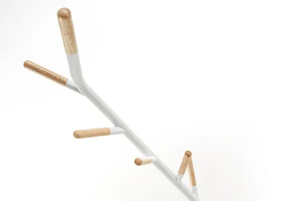 Perchero Nerb blanco y madera