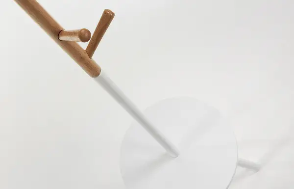 Perchero velador Nerb blanco y madera