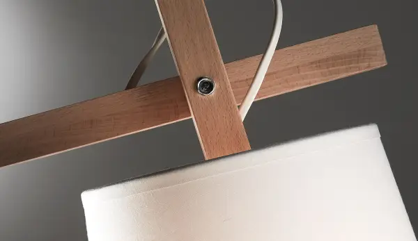 Lámpara de pie Kosta blanca y madera