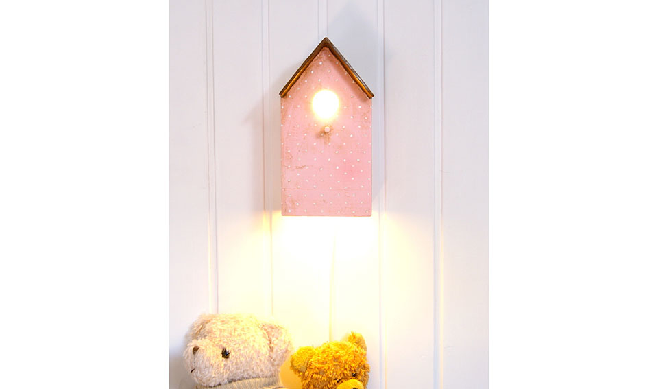 Lampara casita en color rosa Lampara casita en color rosa