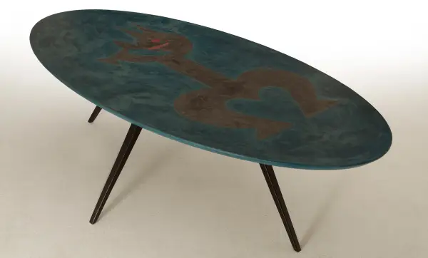 Mesa ovalada taraceada microcemento