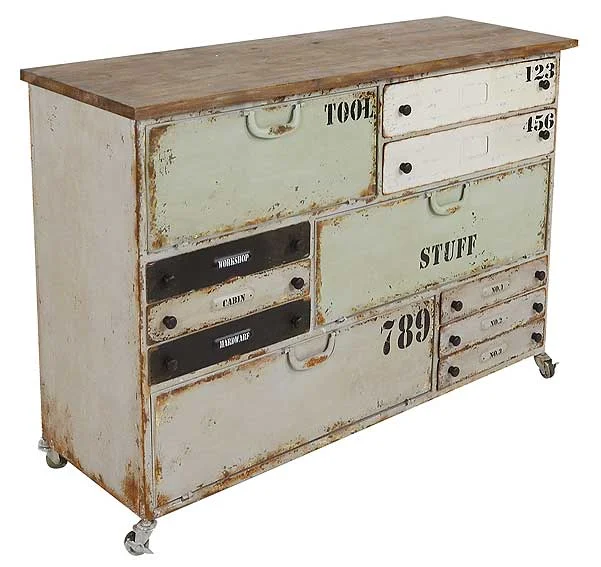 Mueble de hierro con cajones multicolores