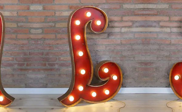 Plafón letra de circo J