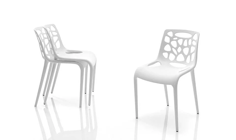 Silla apilable blanca holes