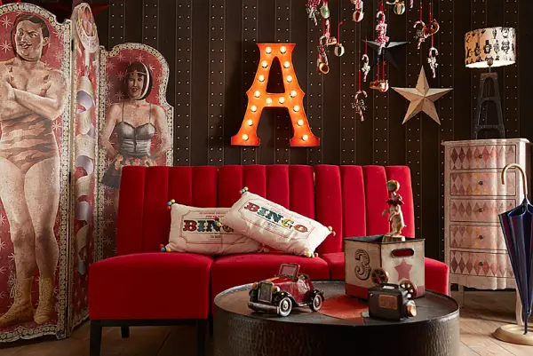 Sofá rojo el mundo del circo