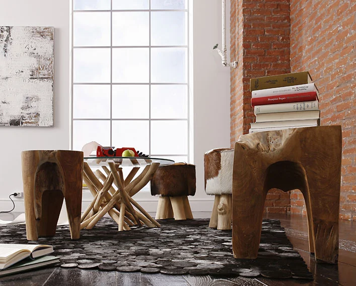 Taburetes en madera y piel