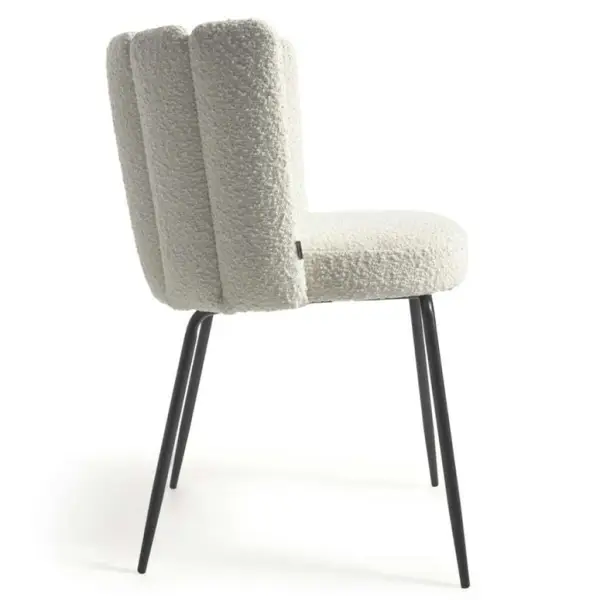 Silla tapizada borrego blanco y patas negras Aniela