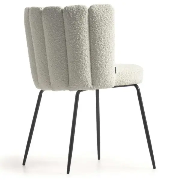 Silla tapizada borrego blanco y patas negras Aniela