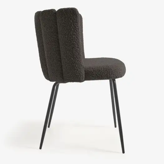 Silla tapizada en borrego negro y metal negro Aniela