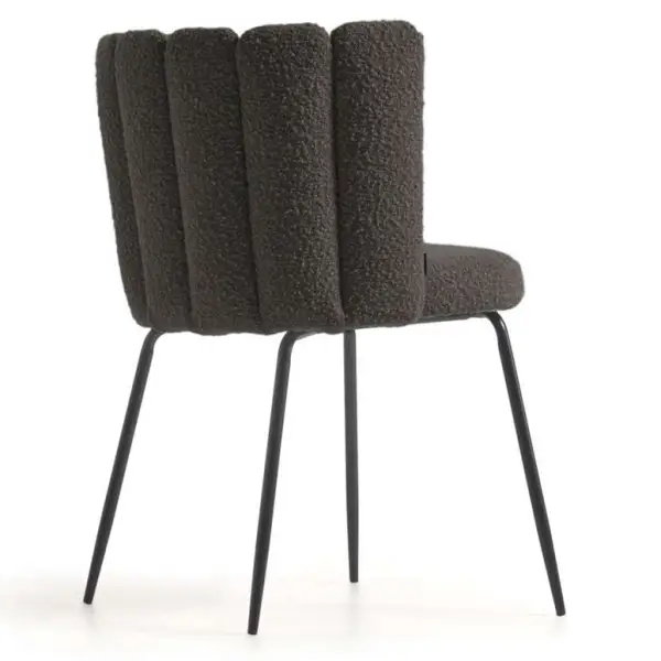 Silla tapizada en borrego negro y metal negro Aniela