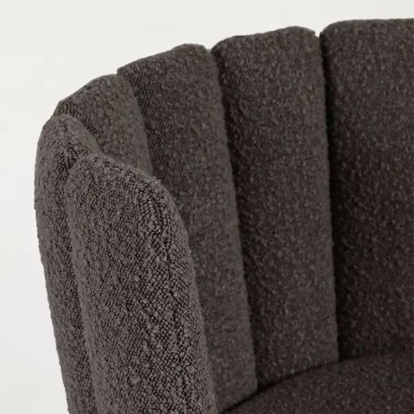 Silla tapizada en borrego negro y metal negro Aniela