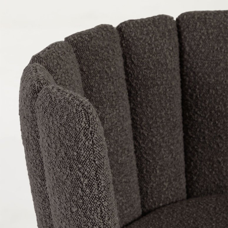 Silla tapizada en borrego negro y metal negro Aniela