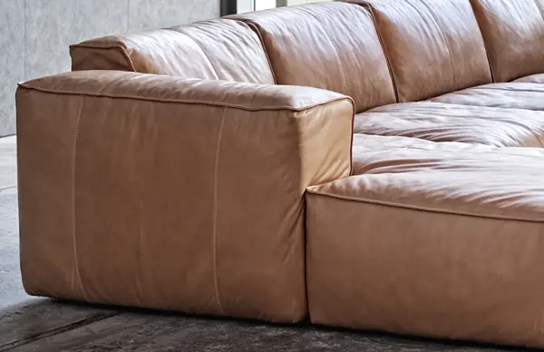 Sofá Fresno piel Eton rinconera con chaise longue de Theca