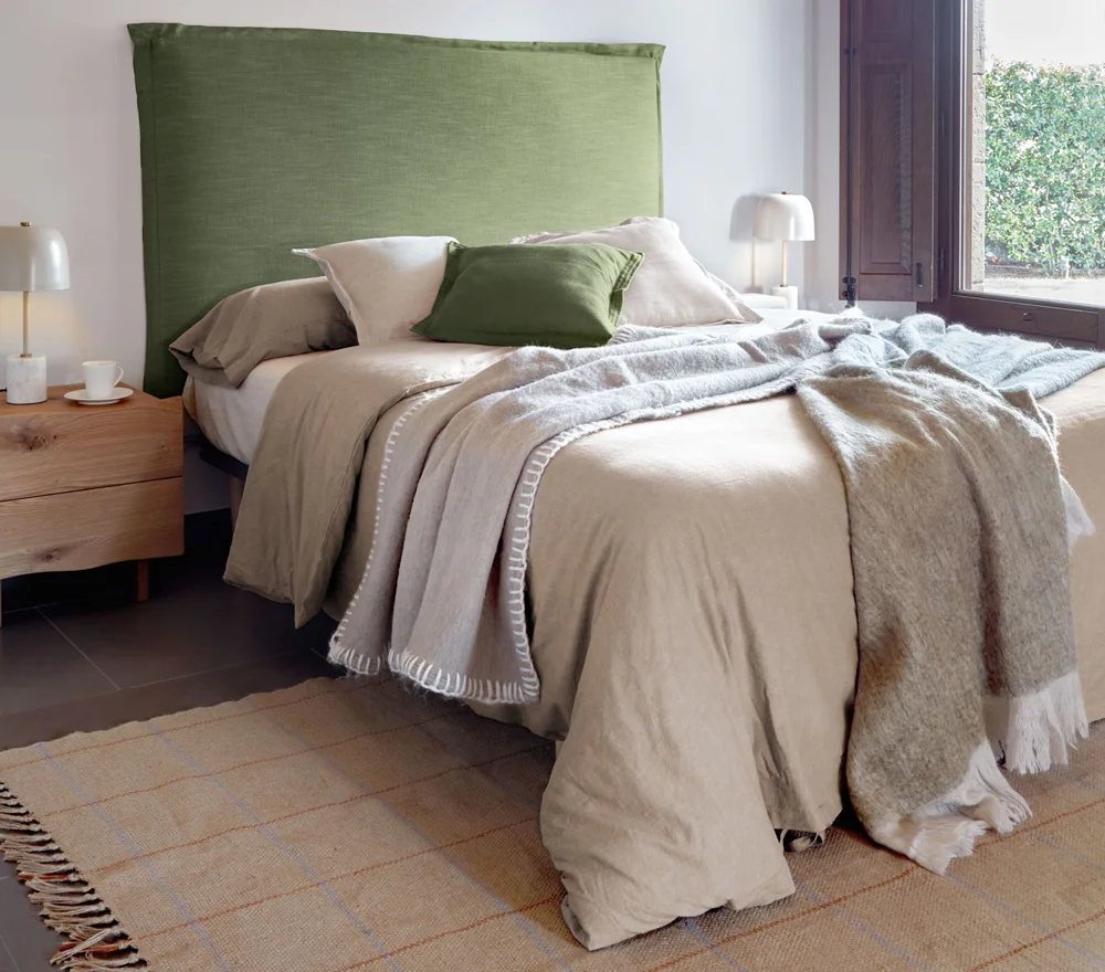 Cabecero tapizado desenfundable verde Tanit Kave Home
