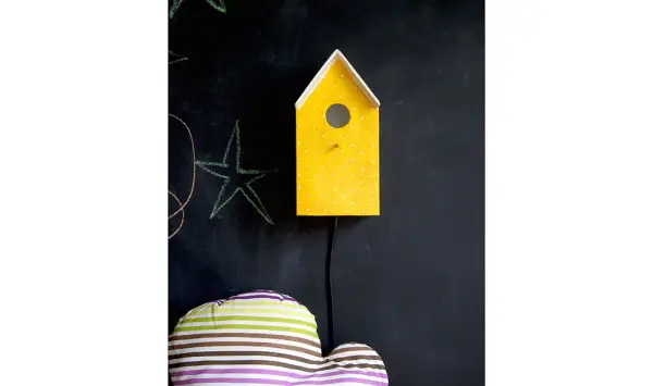Lampara casita color amarillo