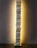 Librero vertical con luz Ptolomeo Librero vertical con luz Ptolomeo