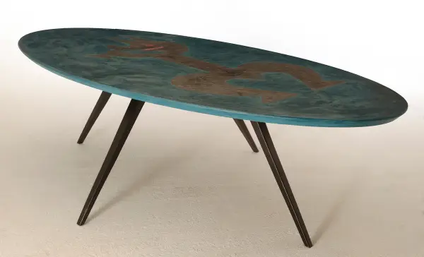 Mesa ovalada taraceada microcemento