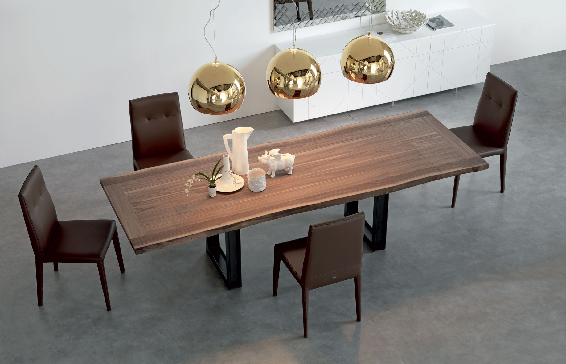 Mesa de comedor industrial extensible con cubertero de lujo en  . Tu tienda de muebles de lujo