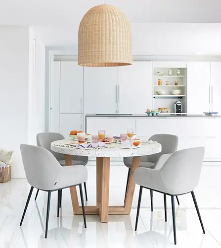 Mesa de comedor redonda de jardín blanca Shanelle