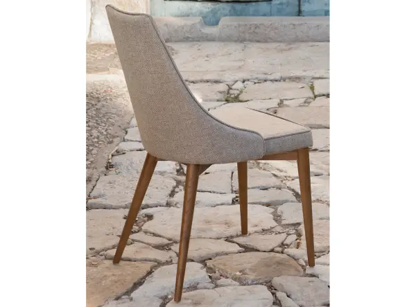 Silla de diseño Dalian marrón y patas nogal claro
