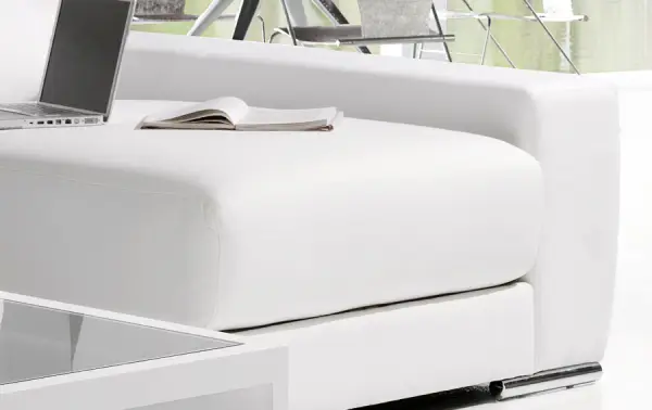 Sofa Diamond con chaissloungue en piel blanca