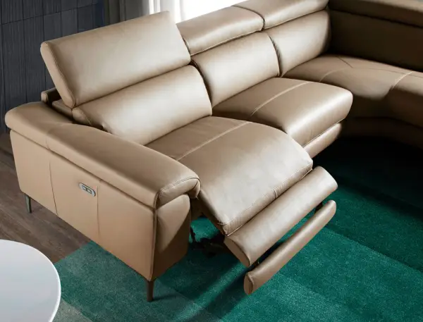 Sofá con chaise longue piel y acero Apulia