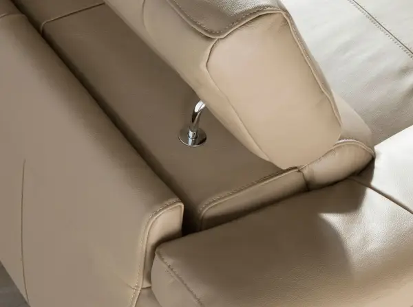Sofá con chaise longue piel y acero Apulia