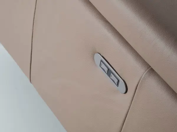 Sofá con chaise longue piel y acero Apulia
