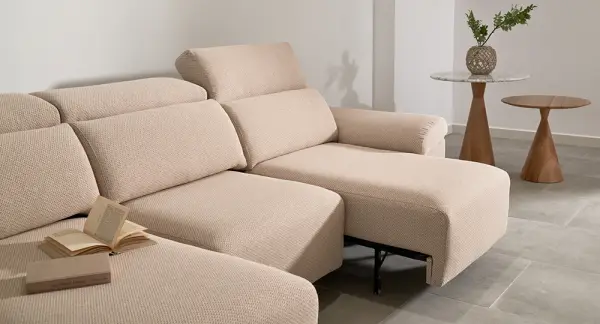 Sofá tapizado patas de madera relax Noopi