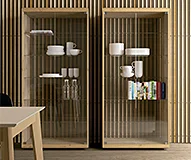 Vitrina de roble con trasera y 2 puertas de cristal Vitrina de roble con trasera y 2 puertas de cristal