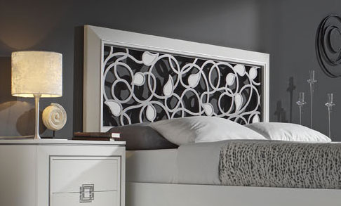 Cabecero Calado en blanco y plata para cama de 150 cms.