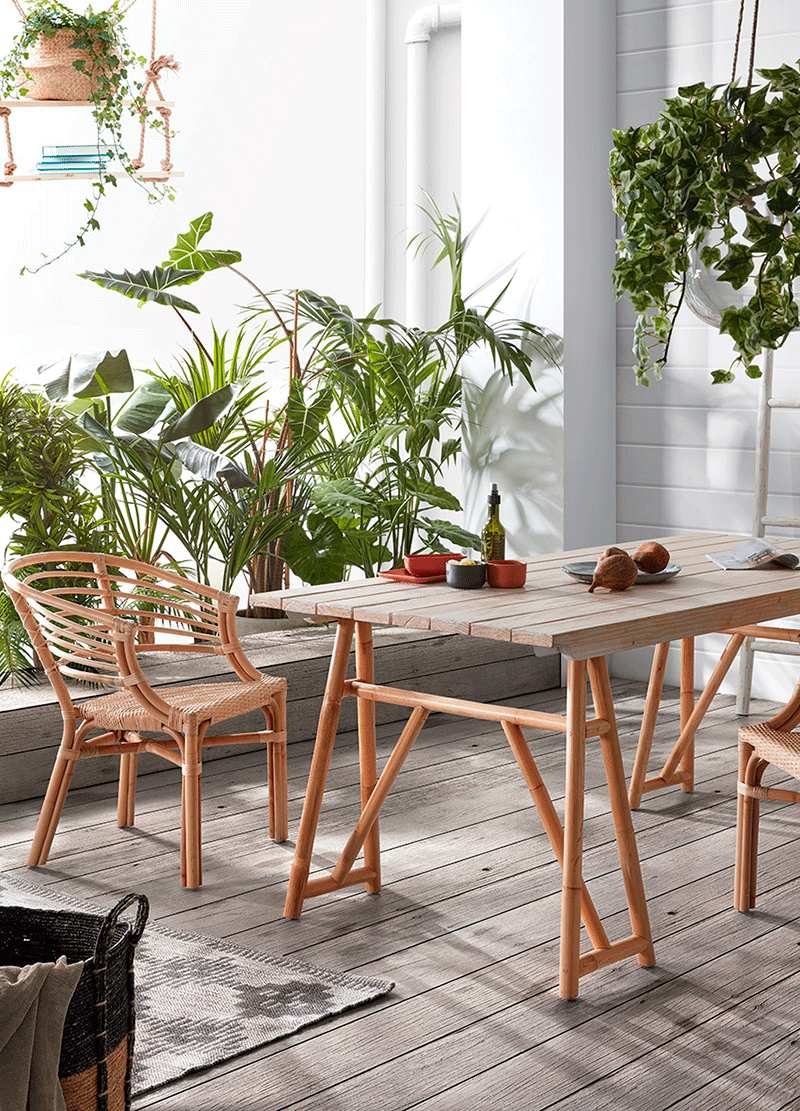 La madera es la principal protagonista de esta colección con una clara evocación a lo natural. 