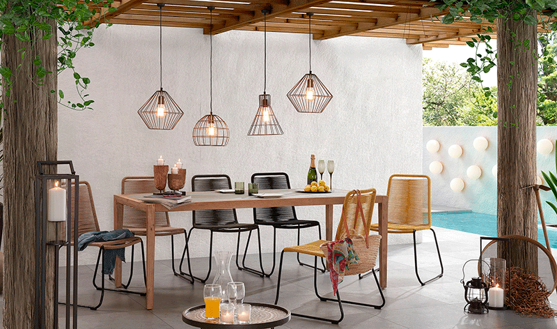 En sillas y sillones, la cuerda luce en diversos acabados para dar vitalidad a tu zona exterior. 